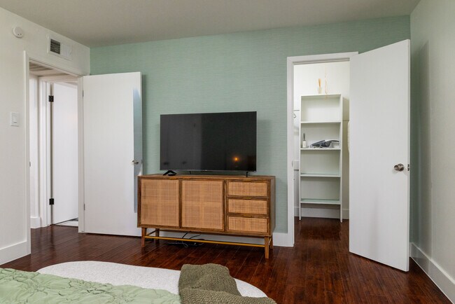 Building Photo - 12888 Montfort Dr