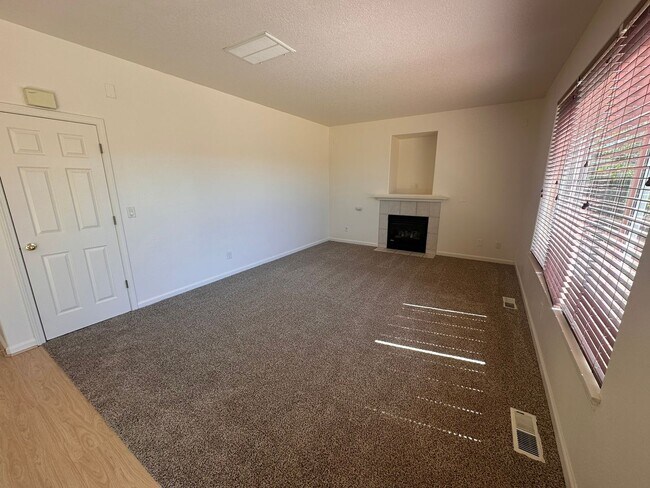 Building Photo - West Eugene 4 Bedroom Treasure