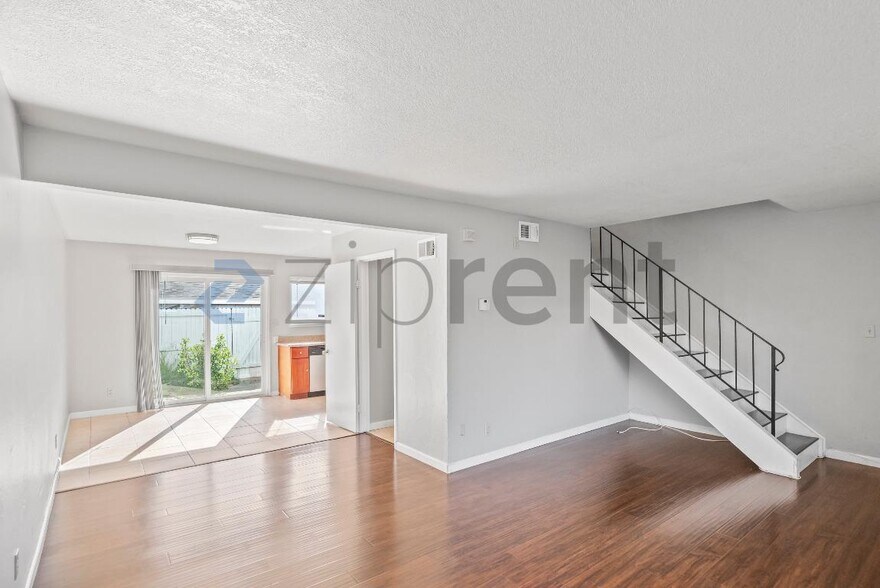 Building Photo - 38605 Royal Ann Common