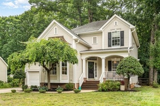 Building Photo - 8256 Chatham Oaks Dr
