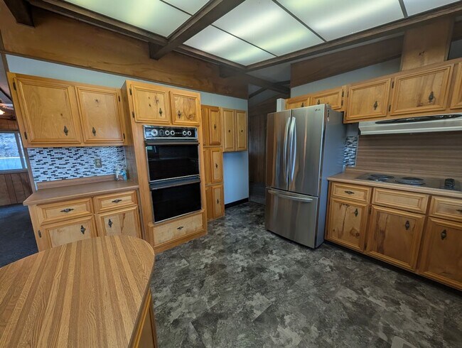 Building Photo - Spacious Horse Property on Thunderhill Roa...