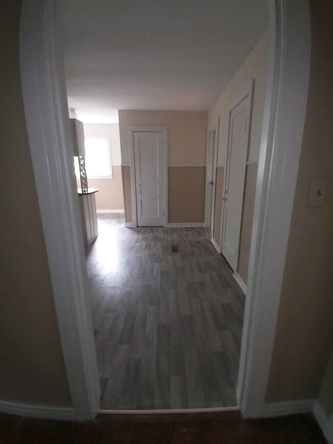 Building Photo - 4 bedroom/2 bathroom house in Florence, ju...