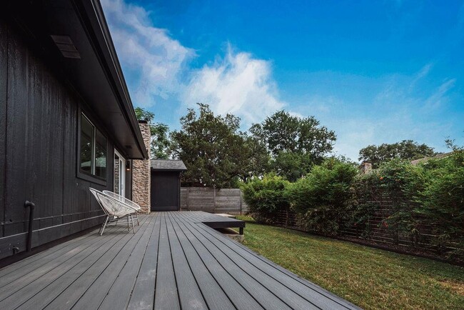 Building Photo - 7824 Manassas Dr