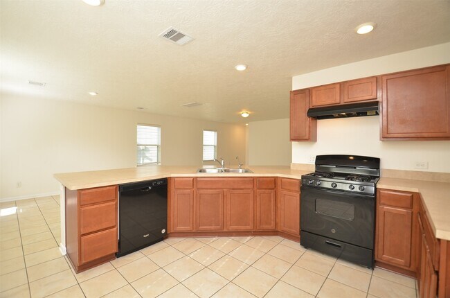 Building Photo - 19009 Barnesdale Ct