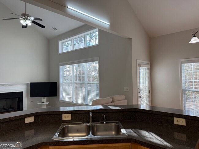 Building Photo - 380 Vine Mountain Way