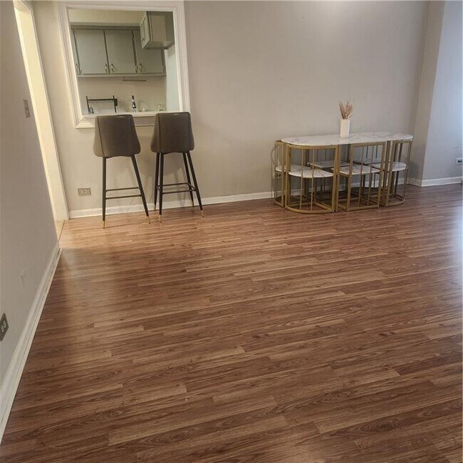 Building Photo - 300 Peachtree Rd NE