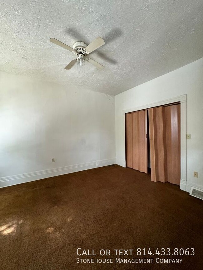 Building Photo - Beautiful Downtown Loft available!