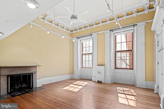 Building Photo - 1018 Spruce St