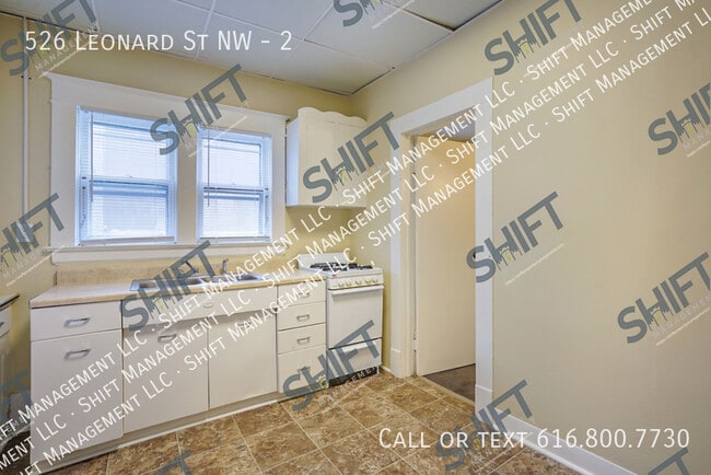 Building Photo - 526 Leonard St NW