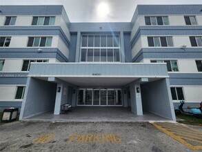 Building Photo - 14850 Naranja Lakes Blvd