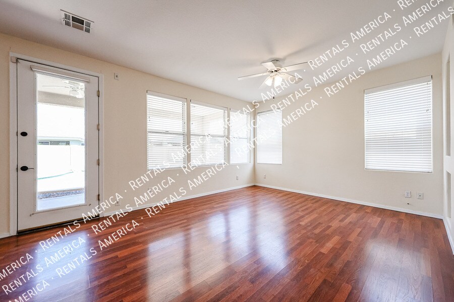 Building Photo - 1372 W Thompson Way