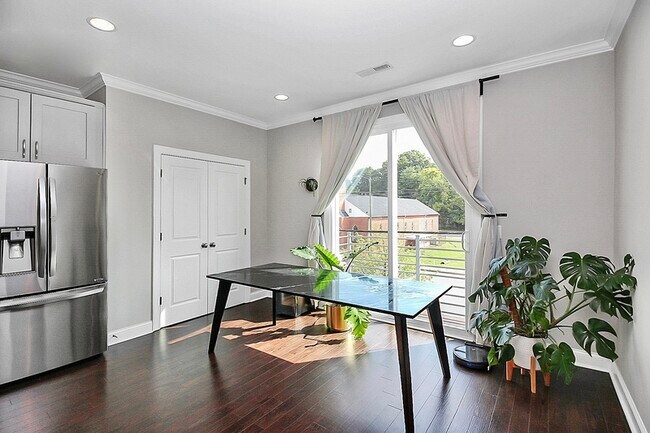 Building Photo - 2609 Statesville Ave