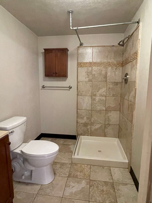 Building Photo - STUDENTS WELCOME! Sprawling Ranch Style 3 Bedroom 3 Bath Home w/ finished basement in Midtown For...