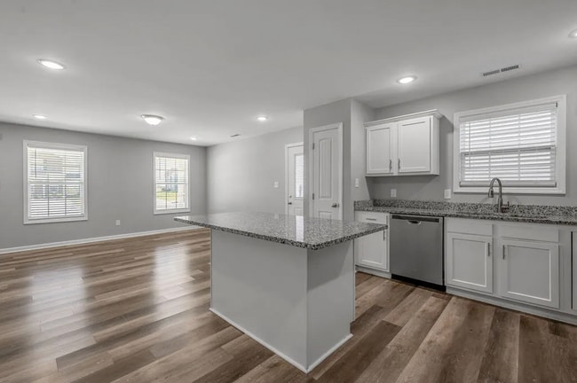 Building Photo - Find Your Fresh Start This Spring! Move in for $700! No rent until March and $100 off your first ...