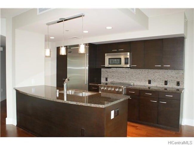 Building Photo - Allure Waikiki - 2 bedroom, 2 bath with 1 ...