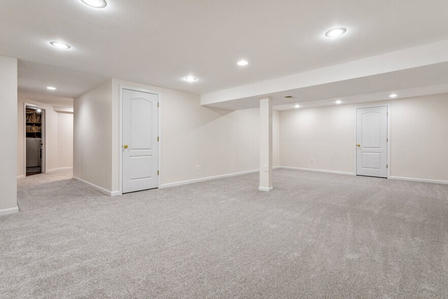 Building Photo - 6359 S Harlan Way