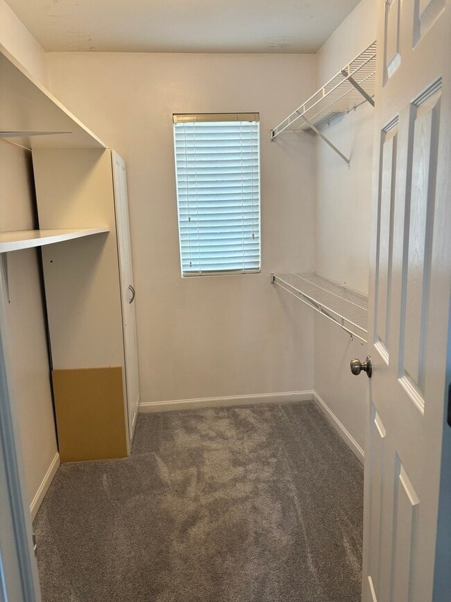 Building Photo - 549 Springbrook Trail N