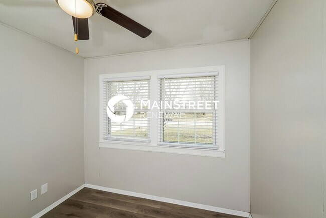 Building Photo - 3 Bedroom Pet-Friendly Home in LOUISVILLE,...