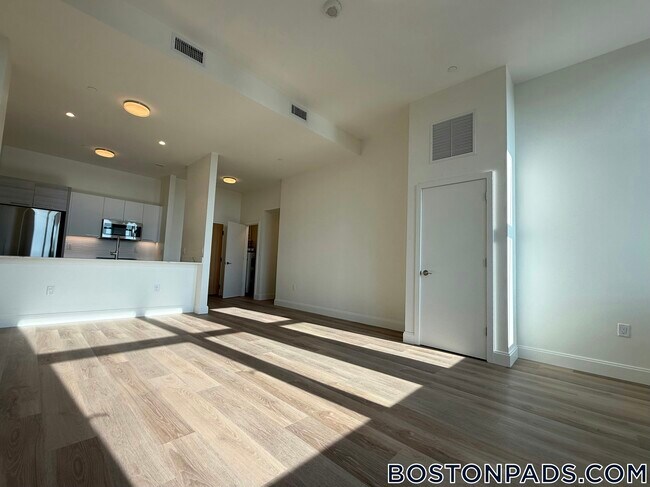 Building Photo - 1079 Commonwealth Ave