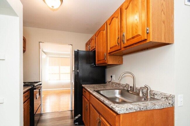 Building Photo - Amazing 3 Bedroom 1.5 Bathroom Home