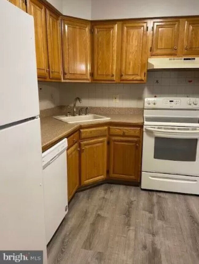 Building Photo - 15 Neville Ct