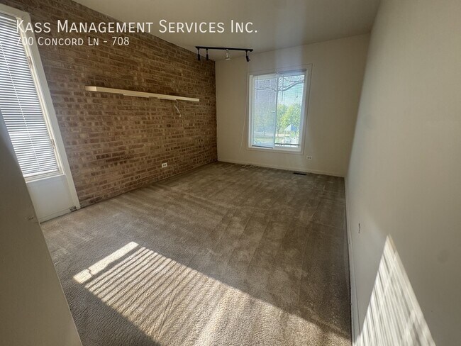 Building Photo - 700 Concord Ln