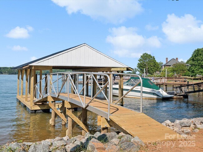 Building Photo - 4954 Moonlite Bay Dr