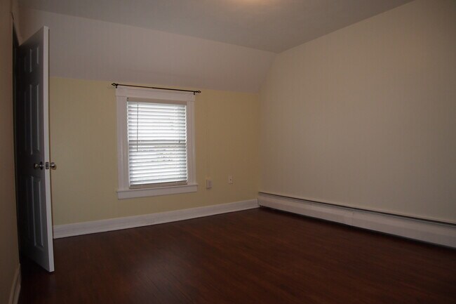 Building Photo - 141 Johnson St