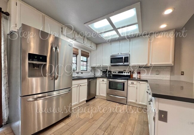 Building Photo - Cedar Ridge 3BR/3BA – Modern Amenities in ...