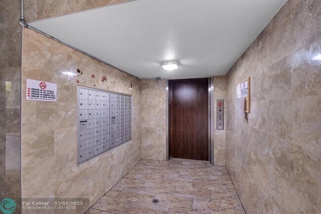 Building Photo - 12600 SW 5th Ct
