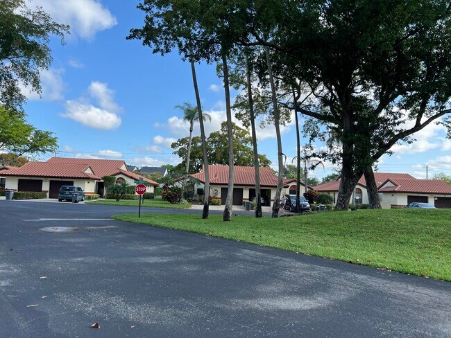 Building Photo - 10555 Garden Palm Ct