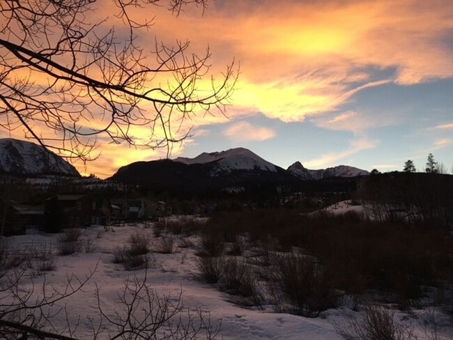 Building Photo - 345 N Chipmunk Cir