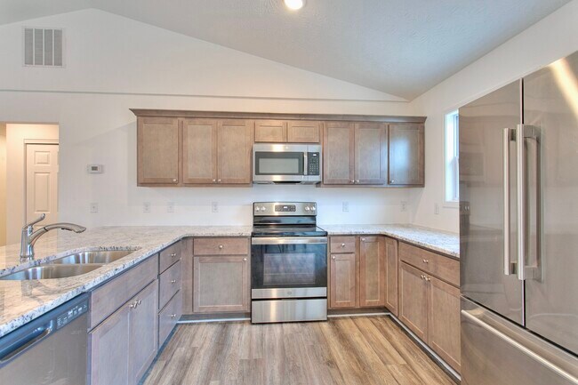 Building Photo - 120 Cheyenne Dr