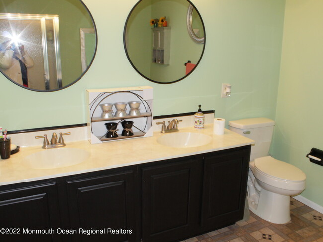 Building Photo - 5002 Trotters Way