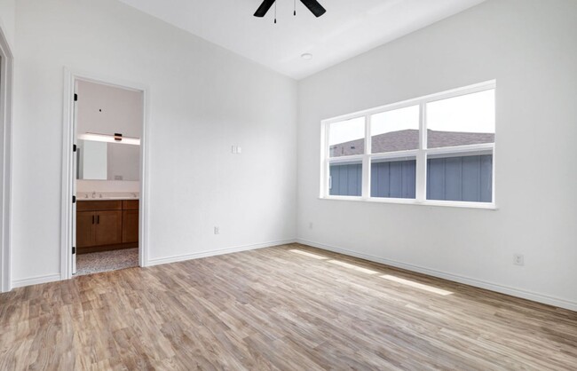 Building Photo - New Construction in Downtown San Antonio! ...