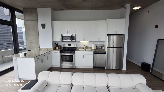 Building Photo - 235 W Van Buren St