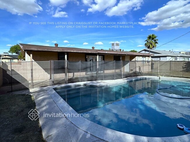 Building Photo - 3433 W Paradise Dr