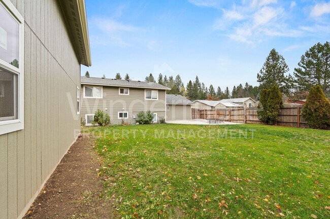 Building Photo - Updated 3 Bed 2 Bath Home With Brand New 2...