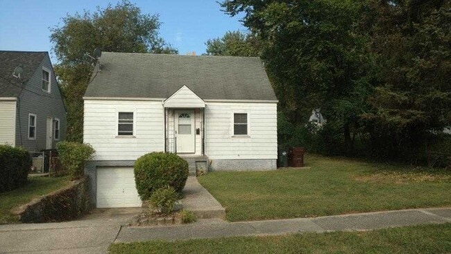 Building Photo - Conveniently Located 2 Bedroom 1 Bath Hous...