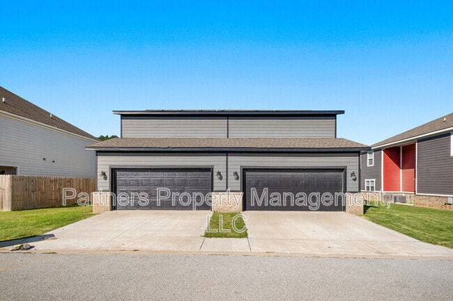 Building Photo - 1258 N Sicily Ln