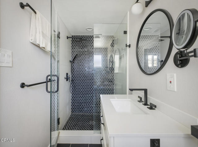 Building Photo - 863 S Vecino Dr