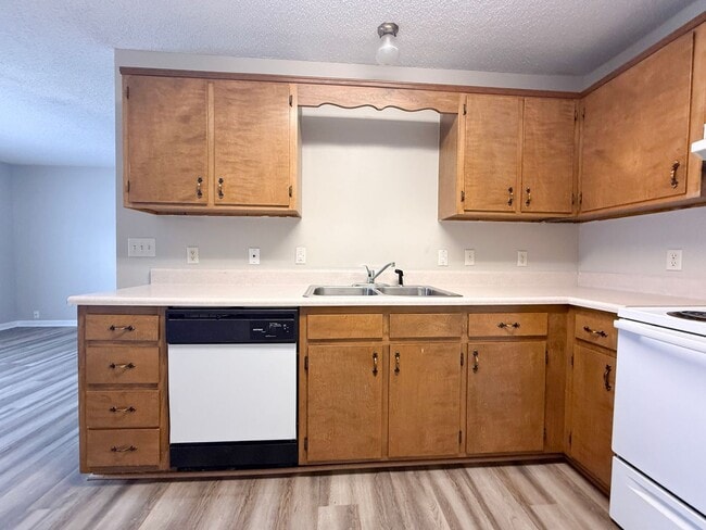 Building Photo - 1948 E First St