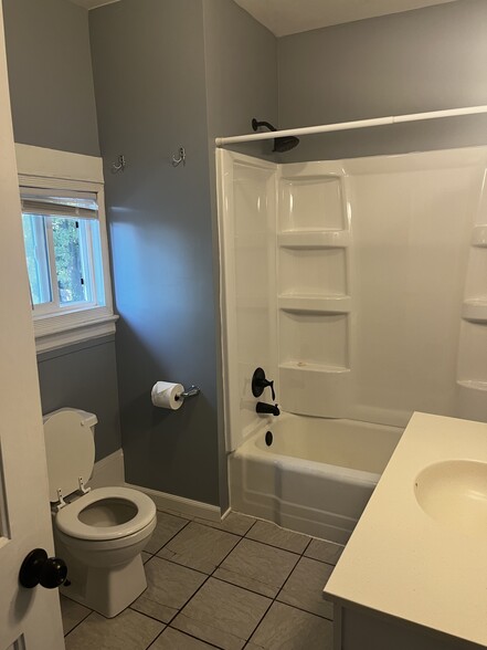 Bathroom - 518 Walnut Ct