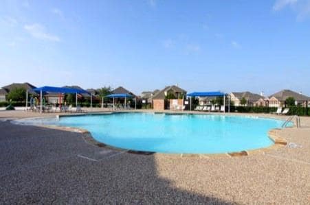 Building Photo - 2655 Lake Ridge Dr