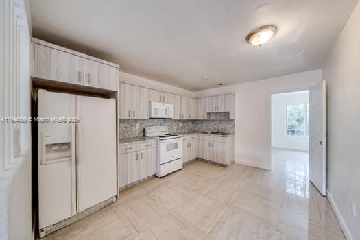 Building Photo - 1350 NE 149th St