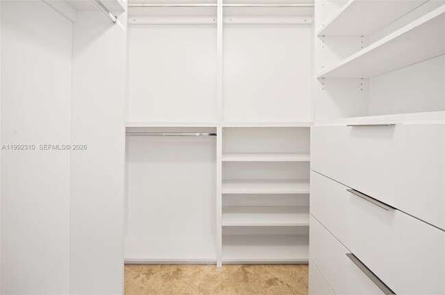 Building Photo - 520 Brickell Key Dr