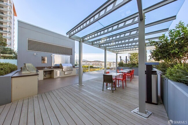 Building Photo - 718 Long Bridge St