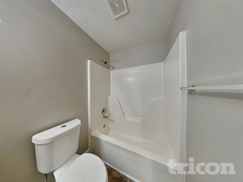 Building Photo - 760 Country Lake Ct