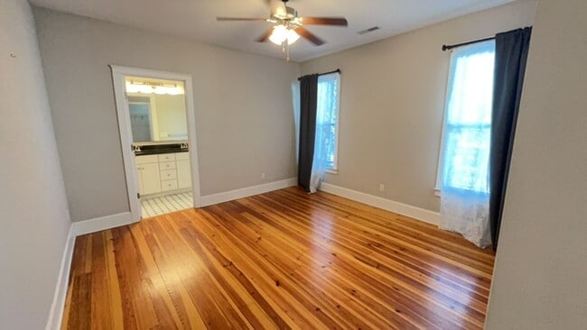 Building Photo - Available April 6th. Custom Built 3BR/2 BA Home in Park Circle!