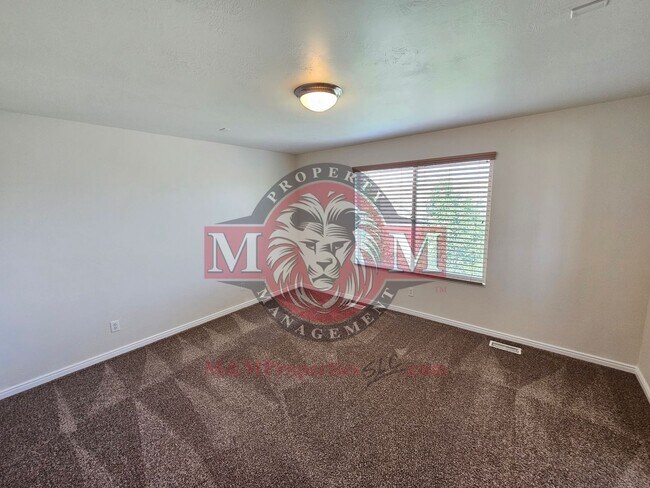 Building Photo - Great 5 Bed 2.5 Bath Home Newly Remodeled
